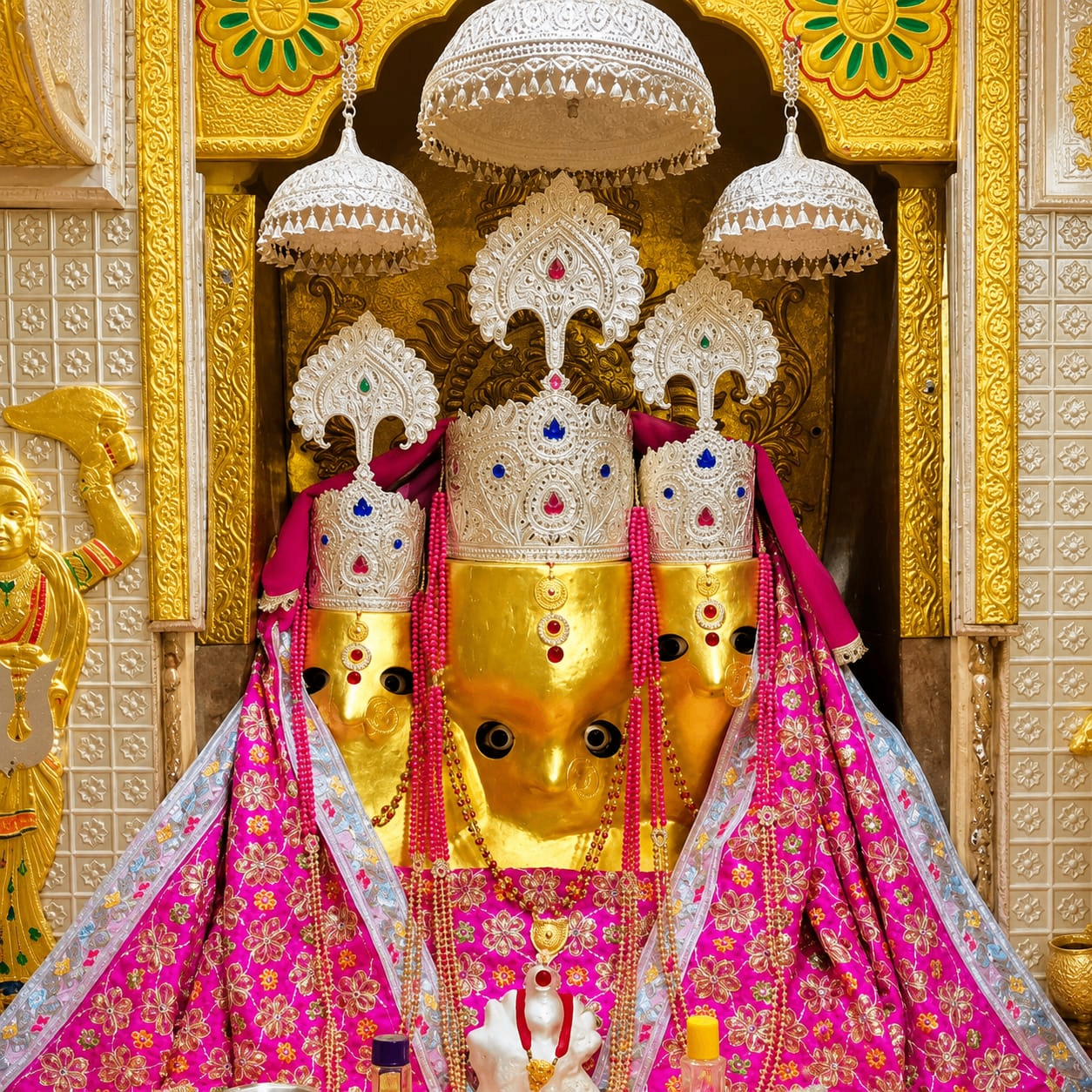 Maa Baglamukhi deity